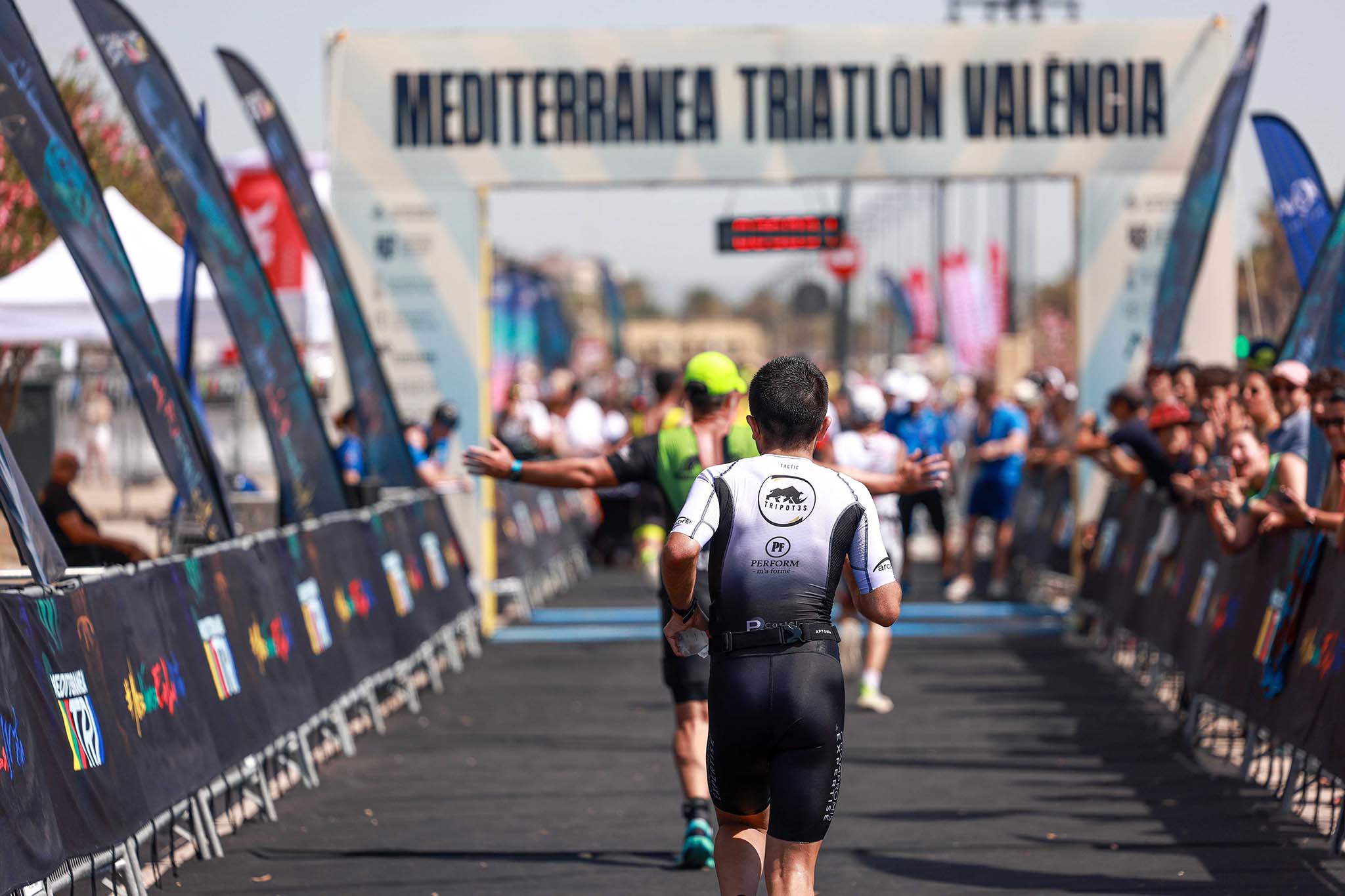 Meta València detrás